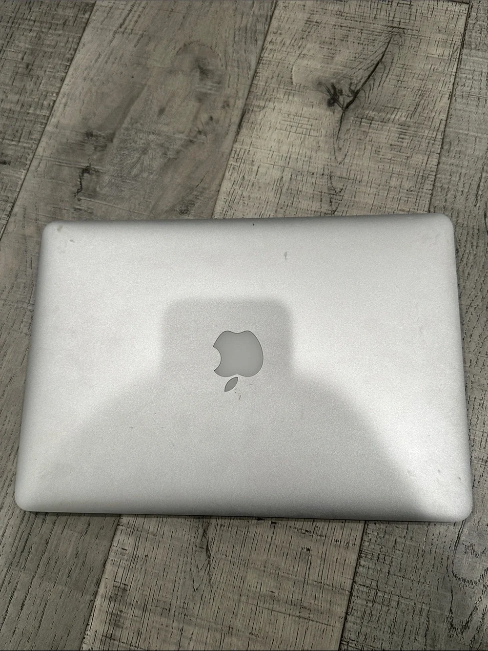 Apple Silver MacBook Laptop with Iconic Logo